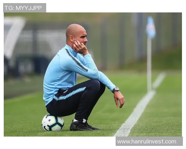 聚焦侧脸瞬间展现足球球星独特魅力与赛场风采