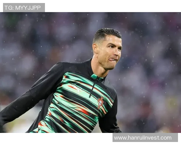 用足球改变命运的传奇球星如何从贫困走向世界巅峰