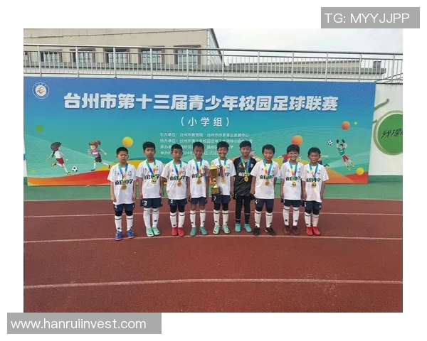 小足球星赞:用努力与热情书写属于自己的绿茵传奇 小足球星赞:用努力与热情书写属于自己的绿茵传奇